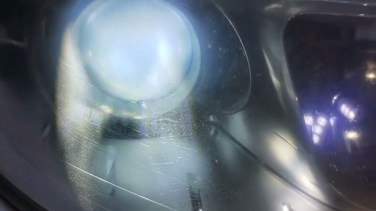 Limpieza de focos con lupa ¿Por qué no alumbran los focos? ¿Cómo limpiar lupas de foco?