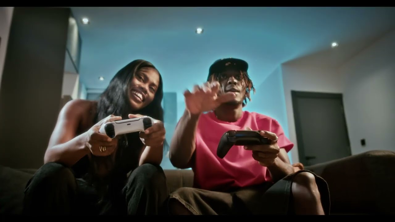 Oseikrom Sikanii - Fine Girl ft. Kofi Mole (Official Video)