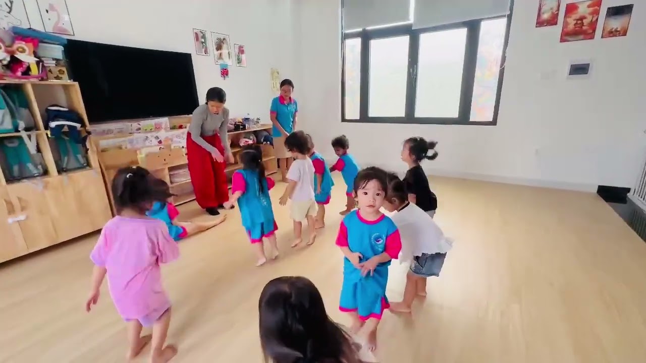 🐧🌸 DANCING TO WELCOME SPRING & TET WITH SEALLY CLASS 🌸🐧