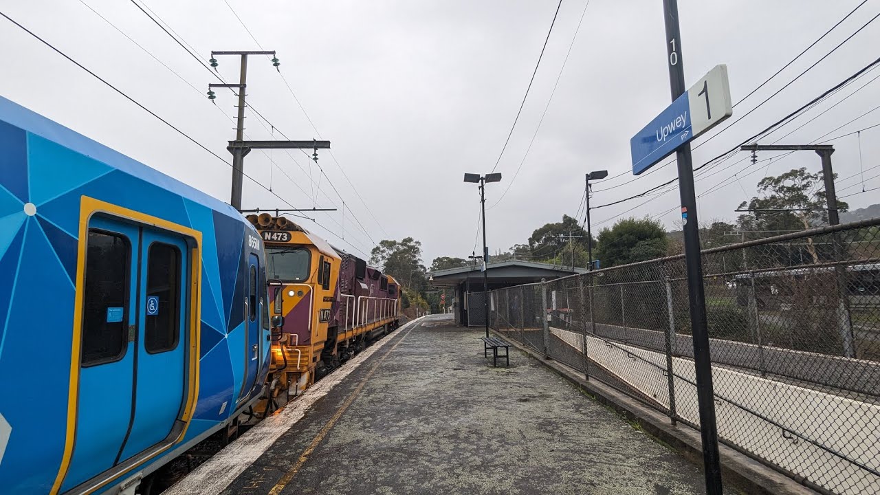 V/Line’s Loco Rescues Metro’s X’Trapolis