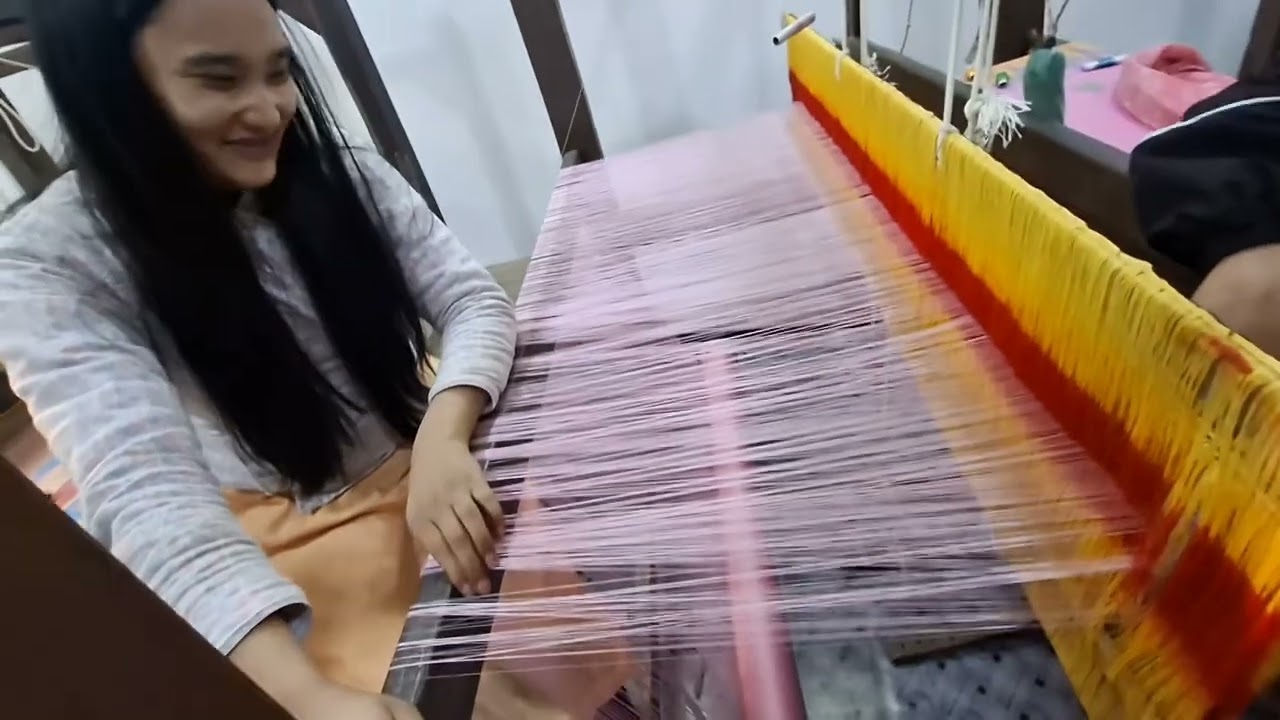Nepali handloom dhaka saree bunaima dhago chhineko awstha 