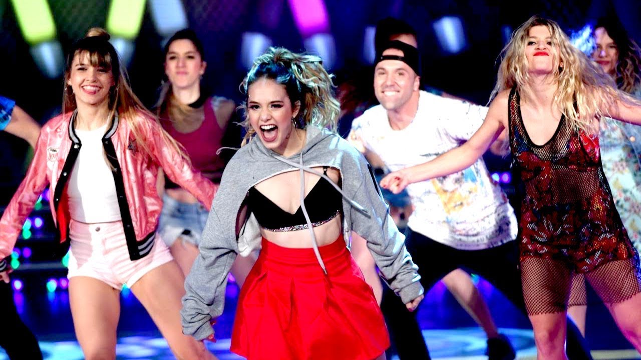¡Un espectacular musical de Simona abrió la ronda de Pop Latino de Bailando 2017!