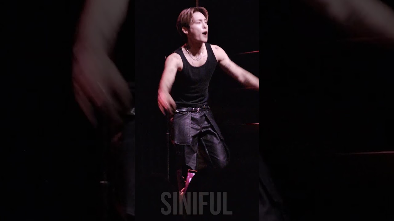 Junhee performing 