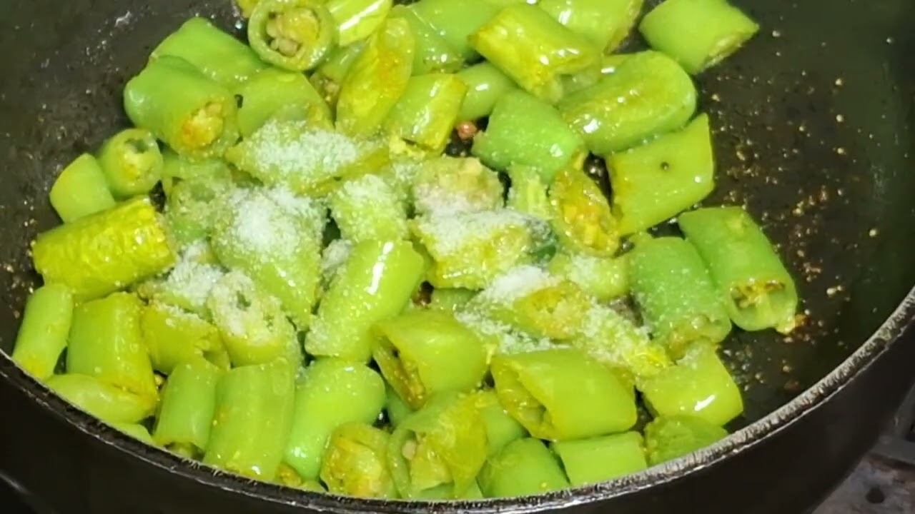 #तोंडाची चव वाढवणारी मिरचीची भाजी 😋नक्की करा 
