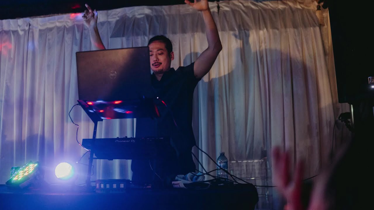 Toronto Balcony DJ Mix #14 | Party tricks
