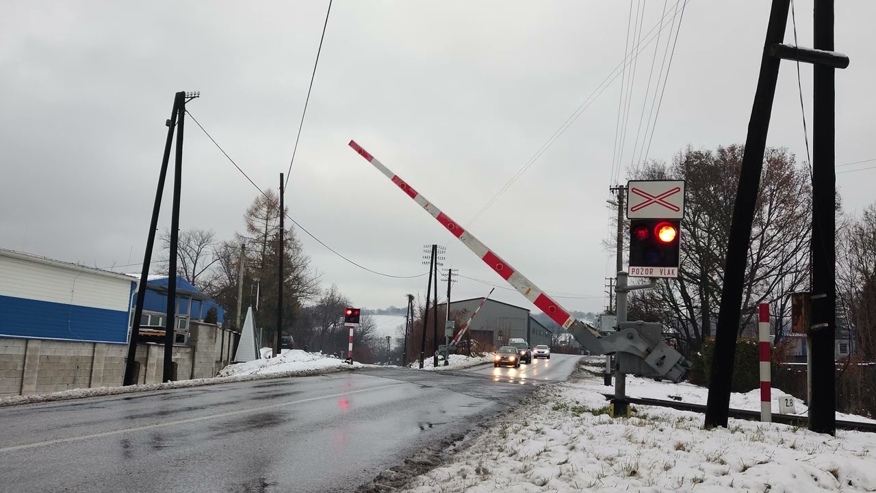 (Vianočný 4k test) (Železničné priecestie Prievidza #1) (Slovak railroad crossing)