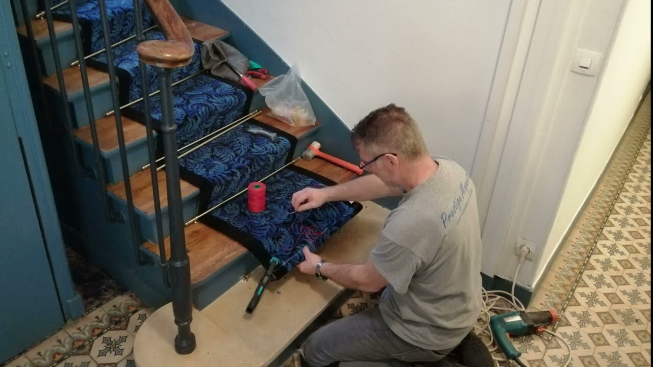 Création d'un gabarit et pose de tapis d'escalier sur mesure..