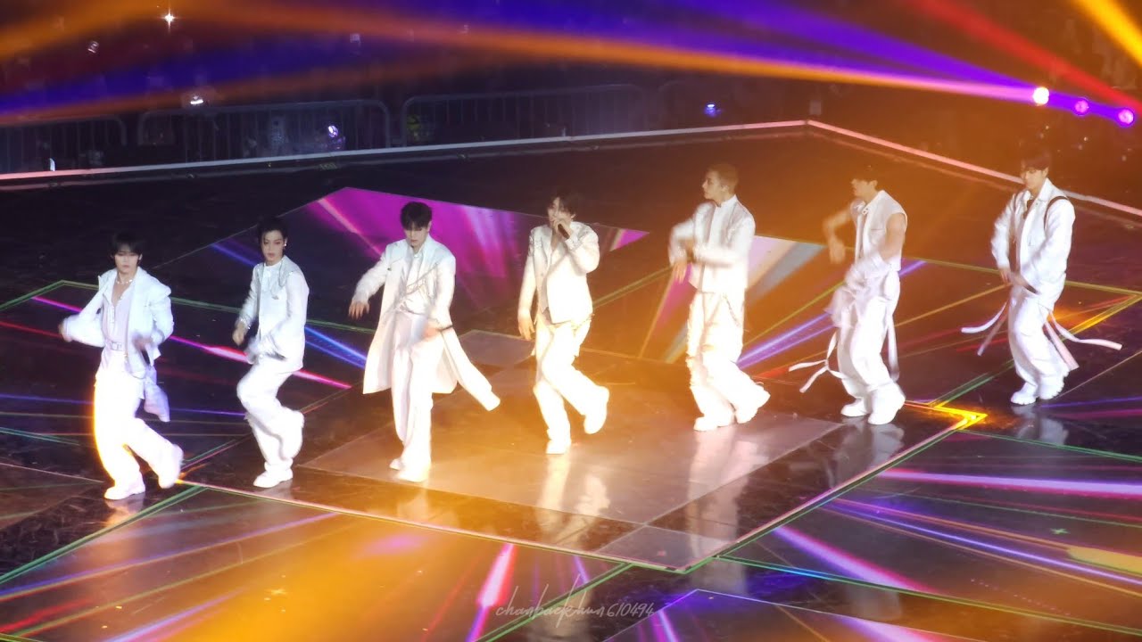 241225 Stray Kids (스트레이 키즈) - Walkin On Water + Mountains @SBS 가요대전 GayoDaejeon