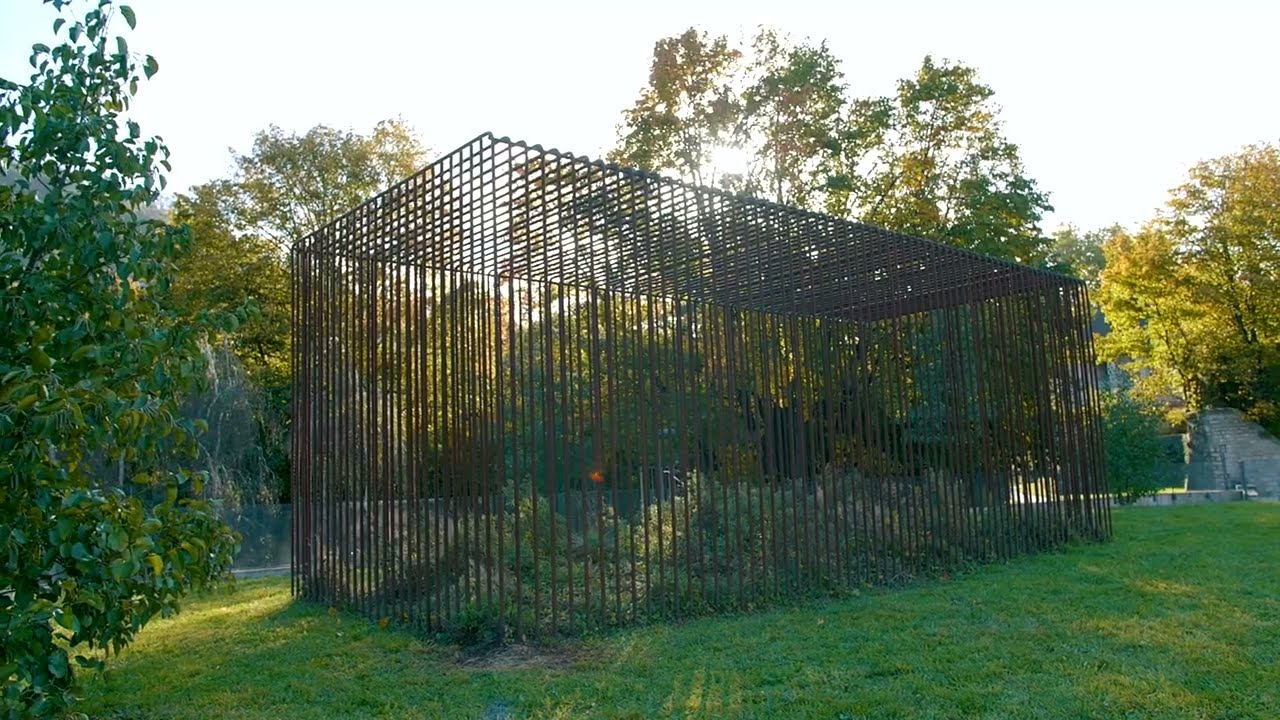 p.osez le regard : L’École des médiateurs devant Wild Cube