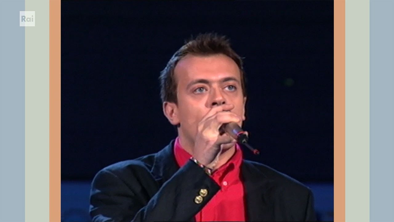 Gli 883 cantano 