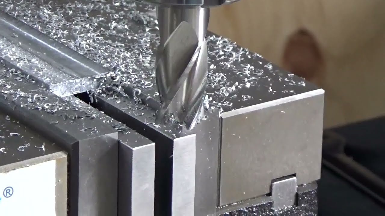 Machining an aluminium bracket using the Hafco HM54GV mill to support a servo motor (Part 1)