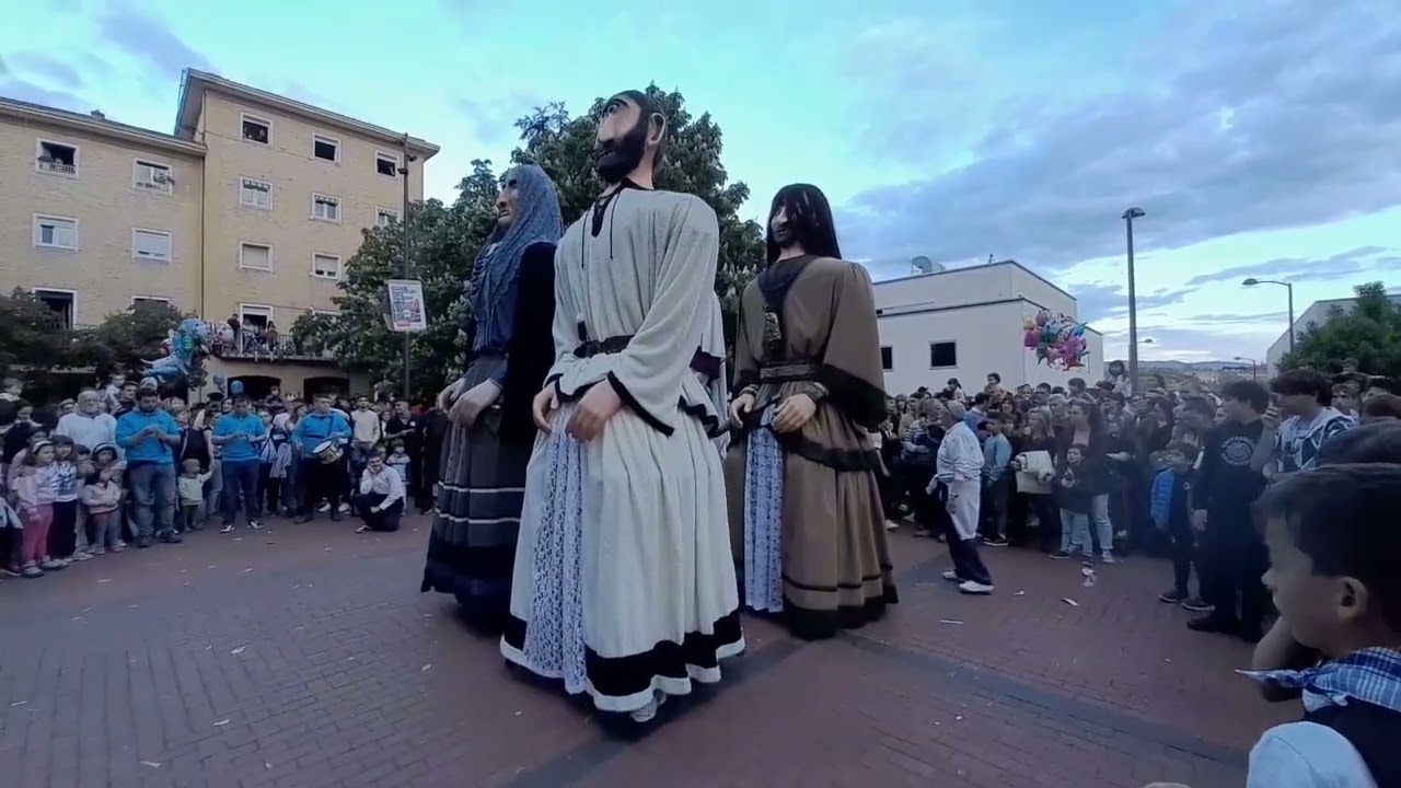Txantreako erraldoiak 2024ko jaietan/Gigantes de la Txantrea en fiestas 2024