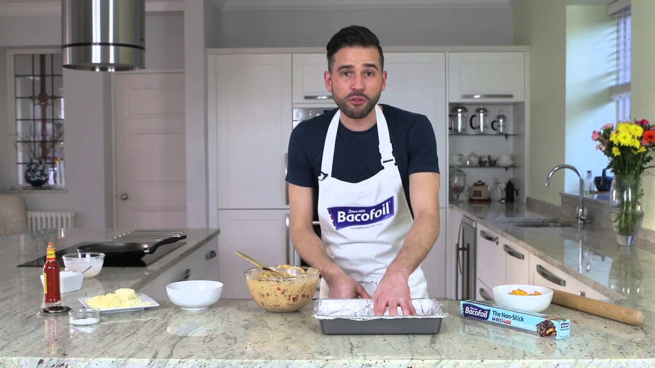 Dean Edwards Cooks a tasty Sausage Gnocchi Bake with Bacofoil Non-Stick