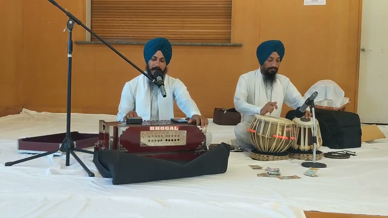 Gaavahu gaavahu kaamanee bibaek beechaar