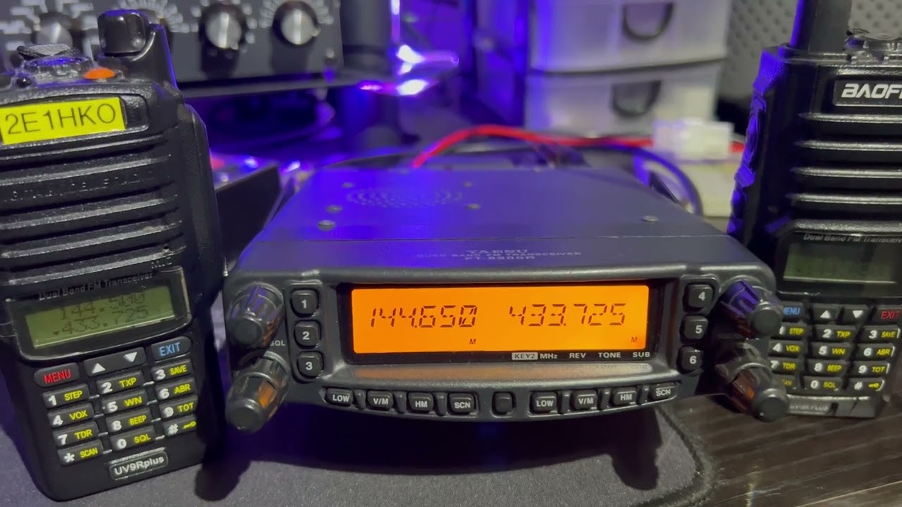 Yaseu FT-8900R Cross Band Repeat Demonstration