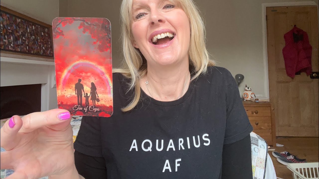 AQUARIUS ♒️ Glow-Up Vibes! ✨No F’s Given & They Can’t Resist You 🔥 October 2025 Love & Destiny Tarot