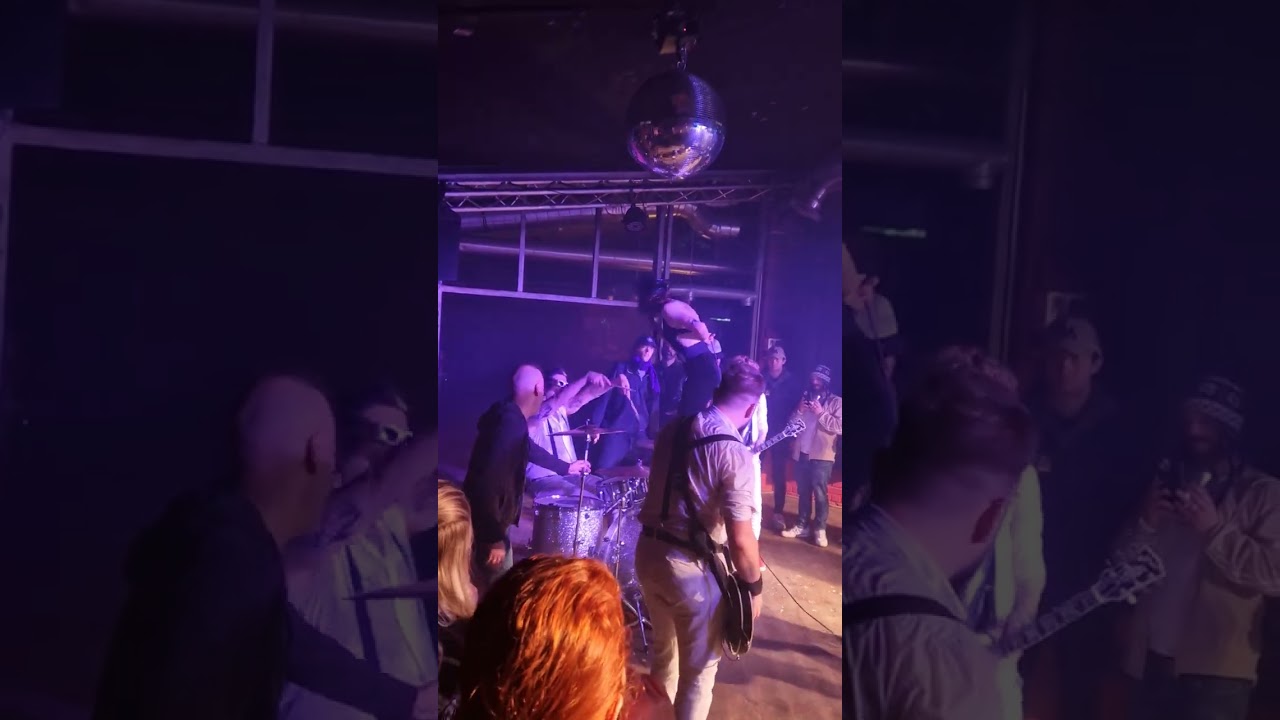 Deaf Devils empty the stage @ Monkeys Music Club HH