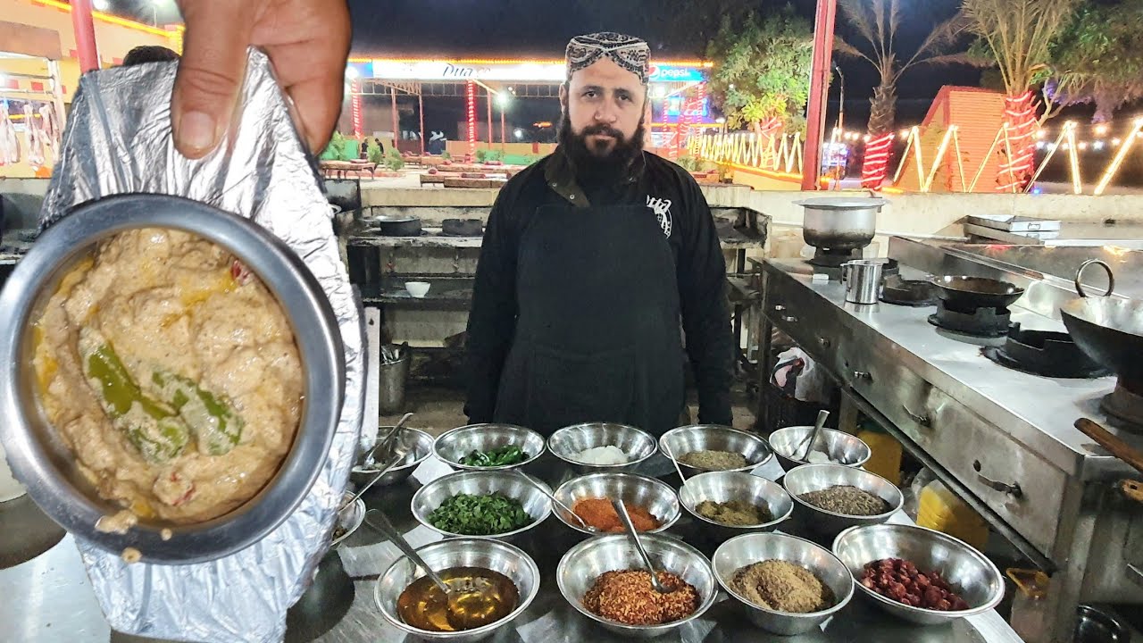 Специальный рецепт белой курицы Махни Ханди в ресторане Dua в Карачи