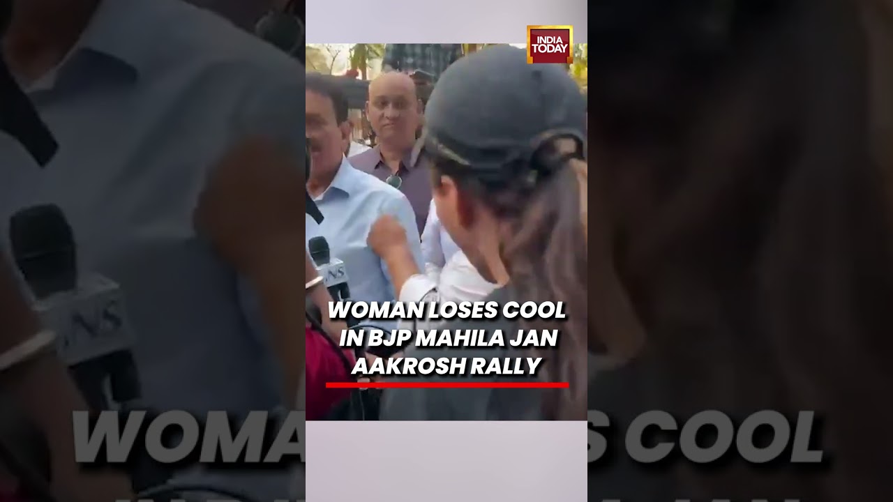 Mumbai Rally: Woman Loses Cool At BJP Mahila Jan Aakrosh Rally Over Mumbai Traffic Issue #bjp