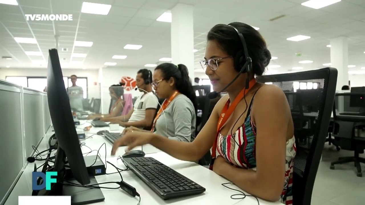 🎥 Reportage TV5 Monde | La relation client, m&eacute;tier d'avenir &agrave; Antananarivo, Madagascar (call center)