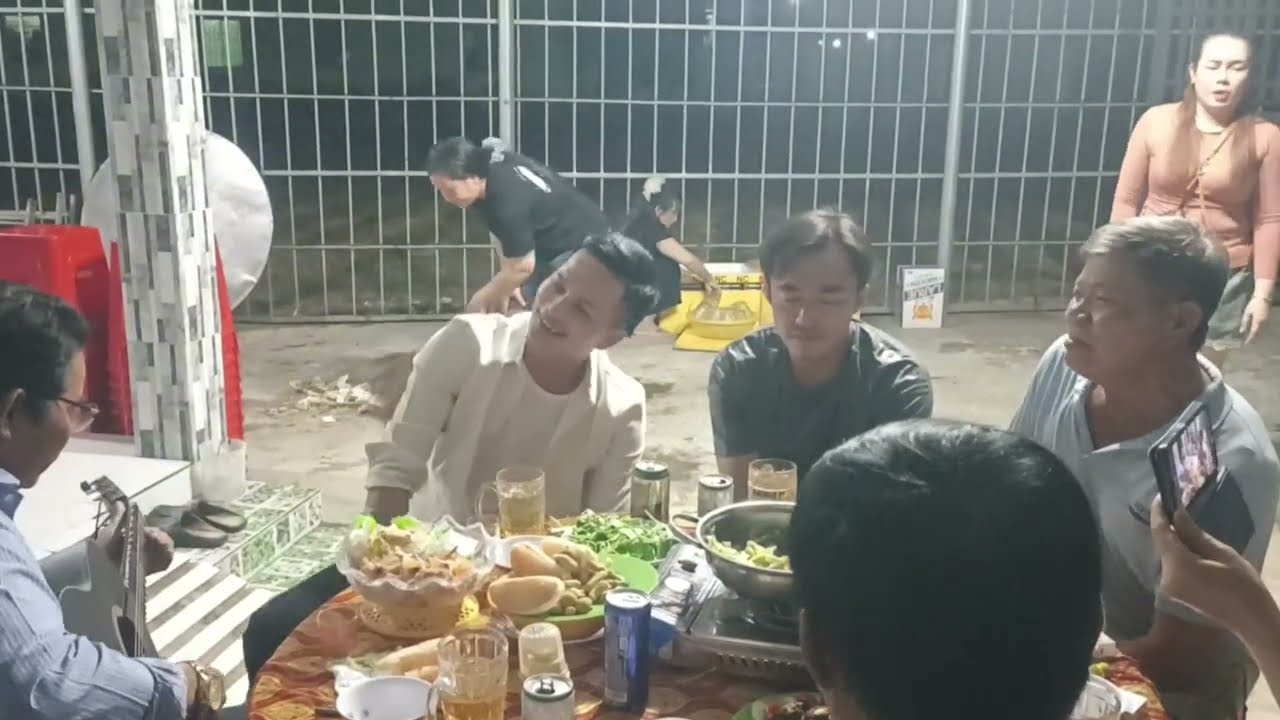 Ngẫu hứng Lý Triệu Hùng hát với Đàn thùng 