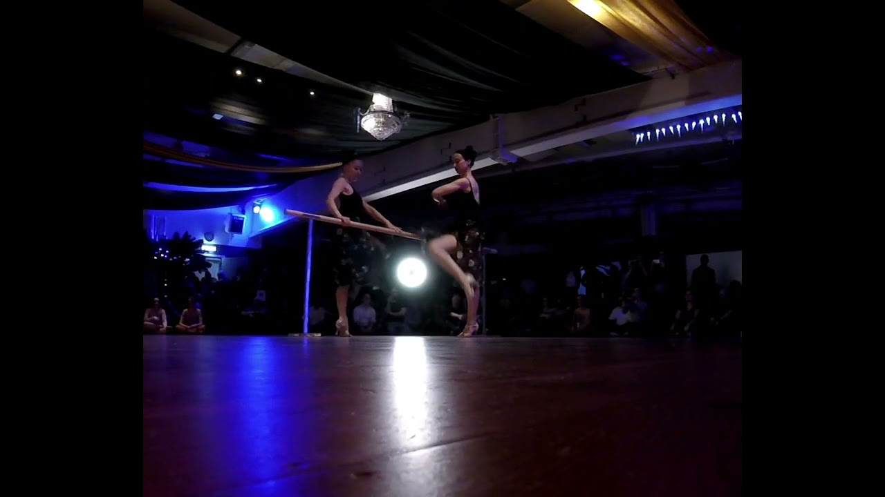 Tangobarre .Dancers Anna&Jojo. Music El Huracan- D'arienzo . Koreografi Johanna Jo 