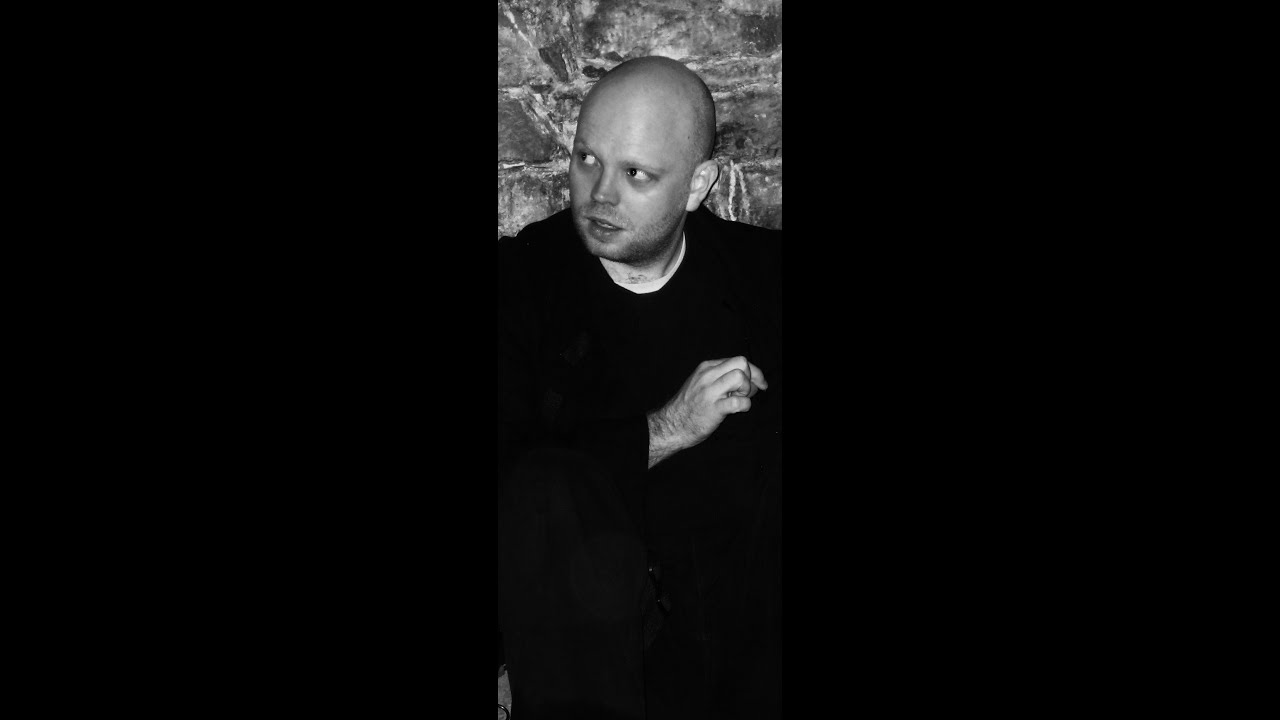Tour guide Derek, on the Covenanters Prison and City of the Dead