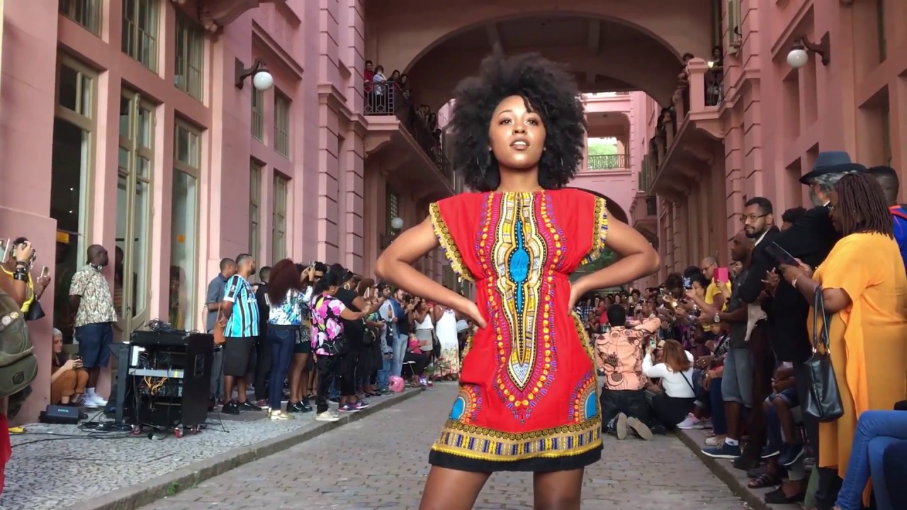 CCMQ é palco de desfile de moda africana