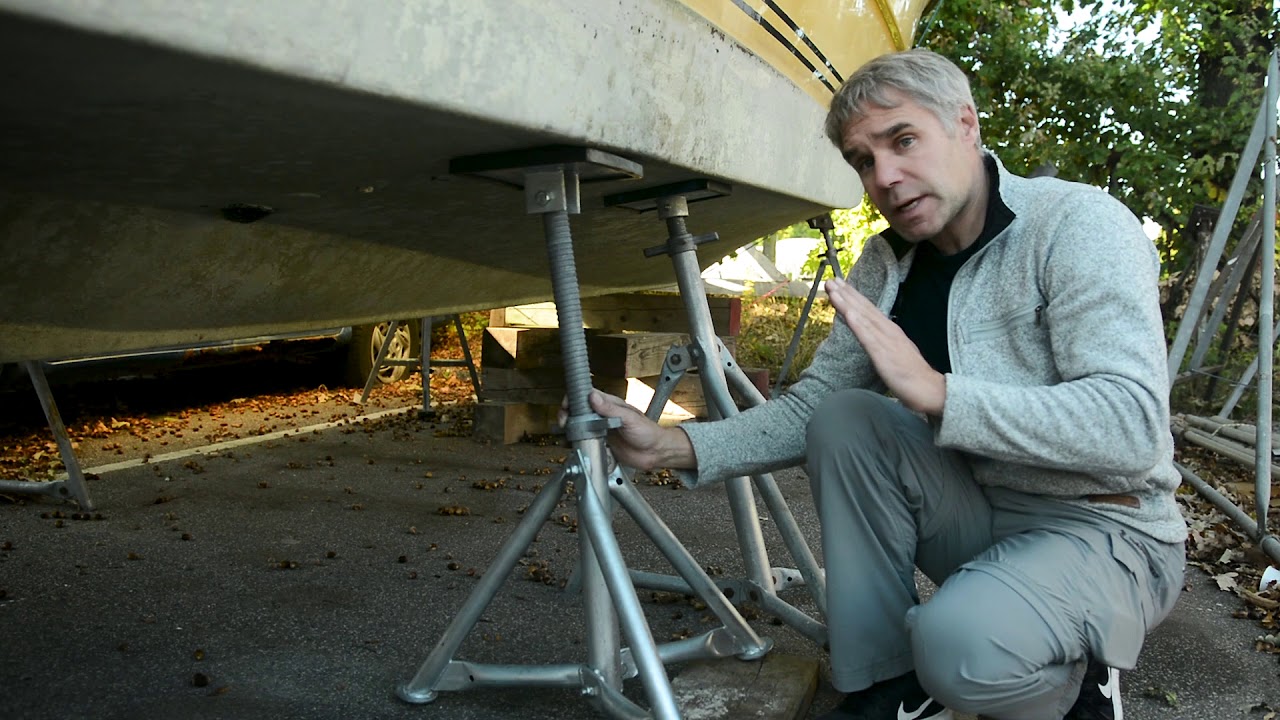 Støtning af båd på land.