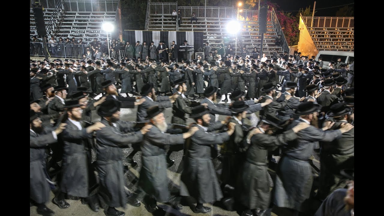 חסידי תולדות אהרון בריקוד מדהים במירון