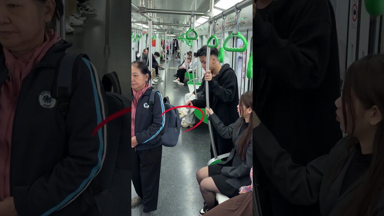 Kind Girl Stops Robber-善良女孩拦住劫匪#TueAnhOfficial  #Kindness  #HelpingOthers #SpreadingLove #GoodDeeds