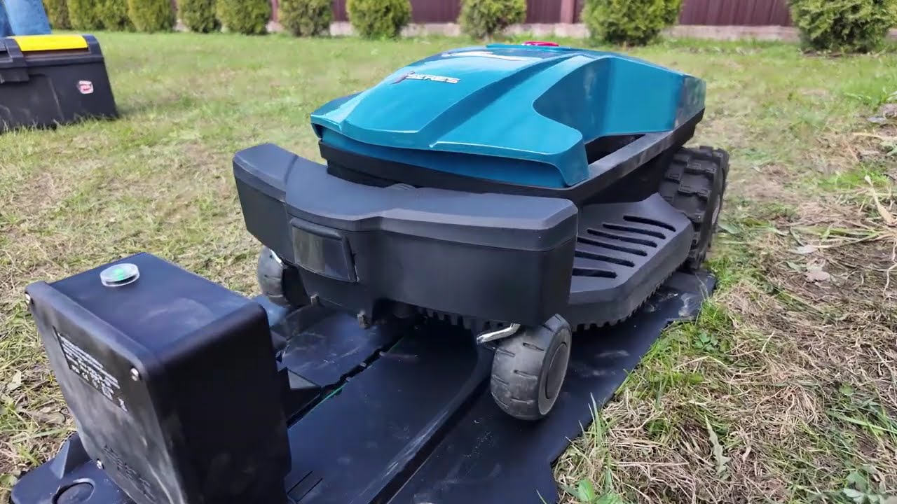 Робот газонокосилка Wiper I250. Знакомство в офисе и на газоне. Сравнение с моделью I100 S.