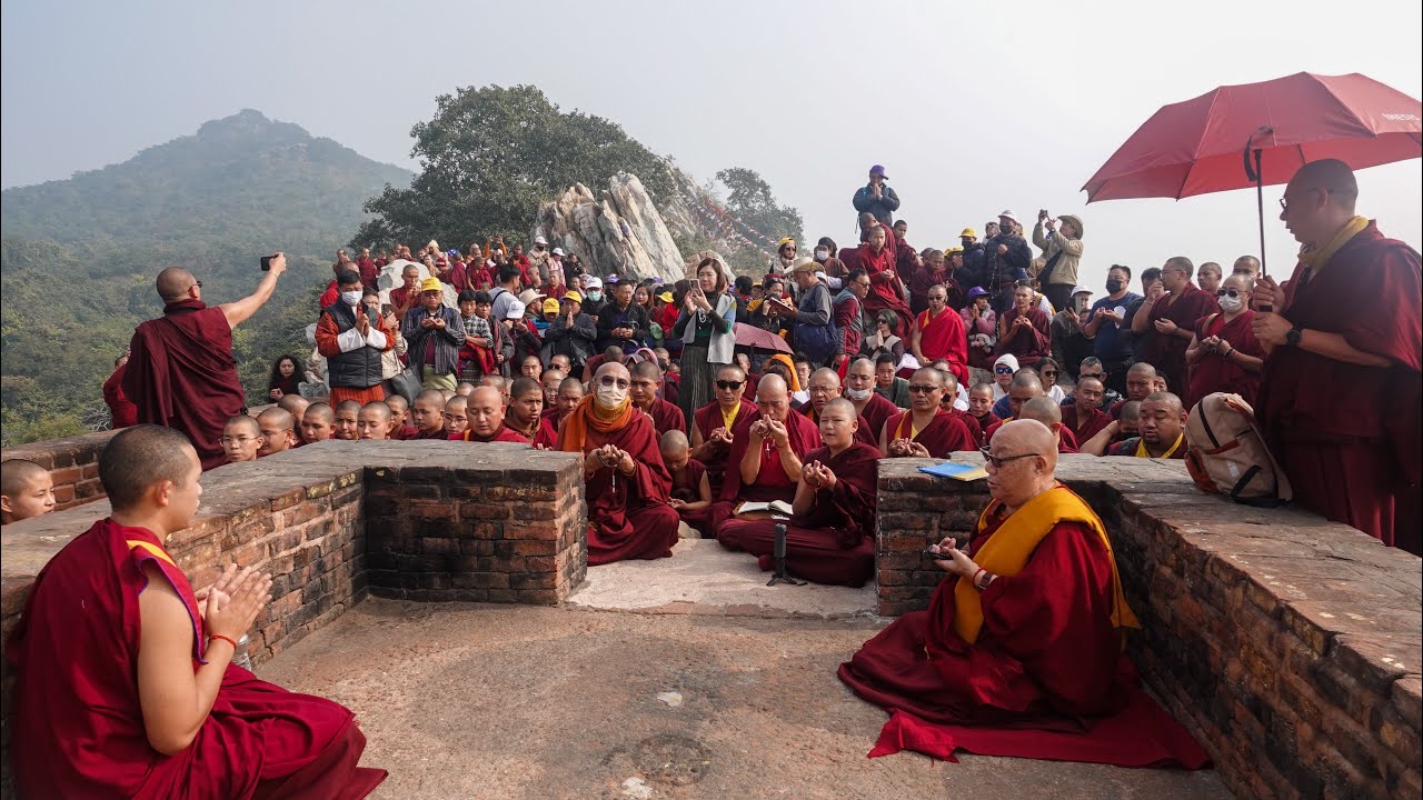 དཔོན་སློབ་ལྷན་ཅིག་བྱ་རྒོད་ཕུང་པོའི་རི་བོ་དང་། ན་ལནྜར་གནས་སྐོར་ཕེབས་གནང་པ།