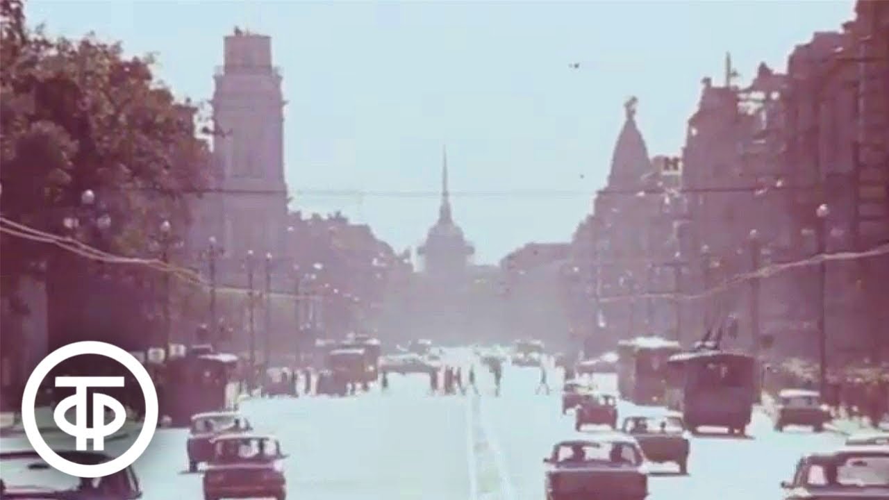 Прогулка по Невскому. Документальный фильм (1982)