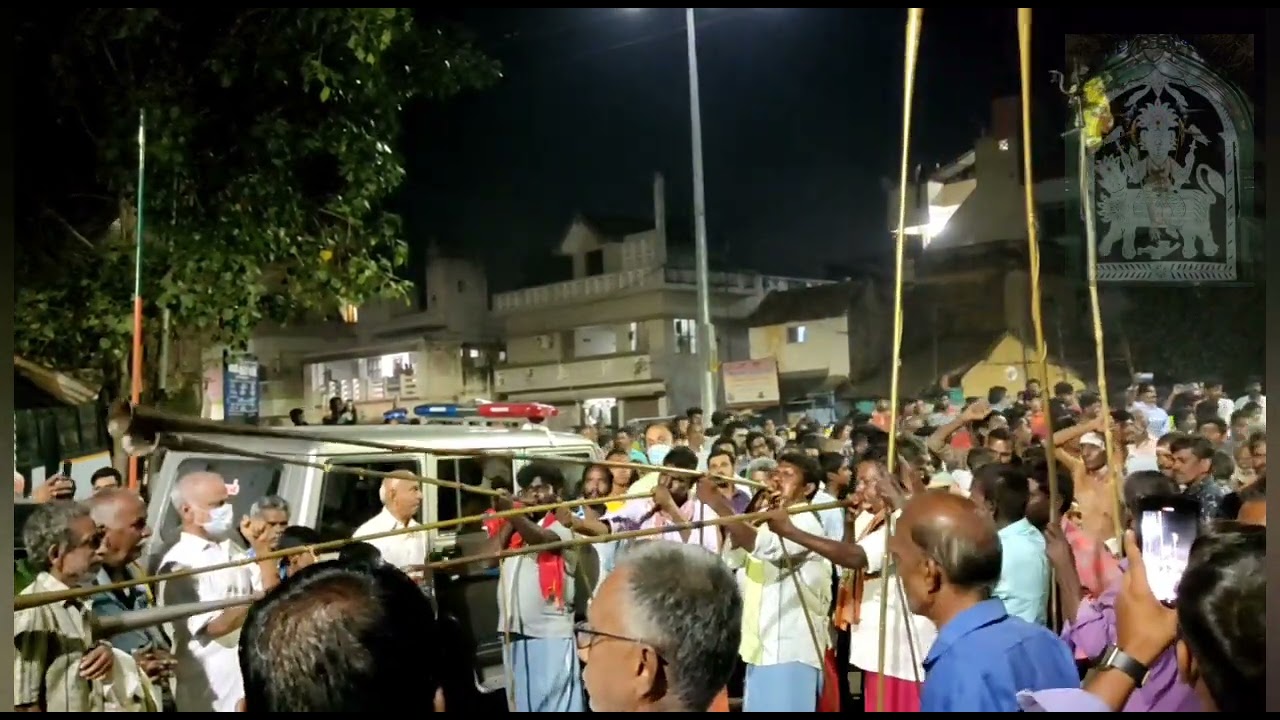 புத்தூரில் இருந்து குழுமாயி அம்மன் கோவிலுக்கு கொடி மணியின் புறப்பாடு