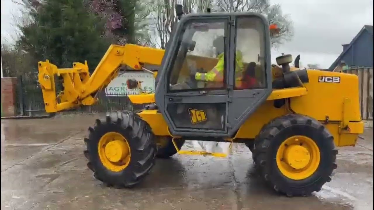 JCB 520 4WD TELEHANDLER *ROAD REGISTERED* C/W PALLET TINES