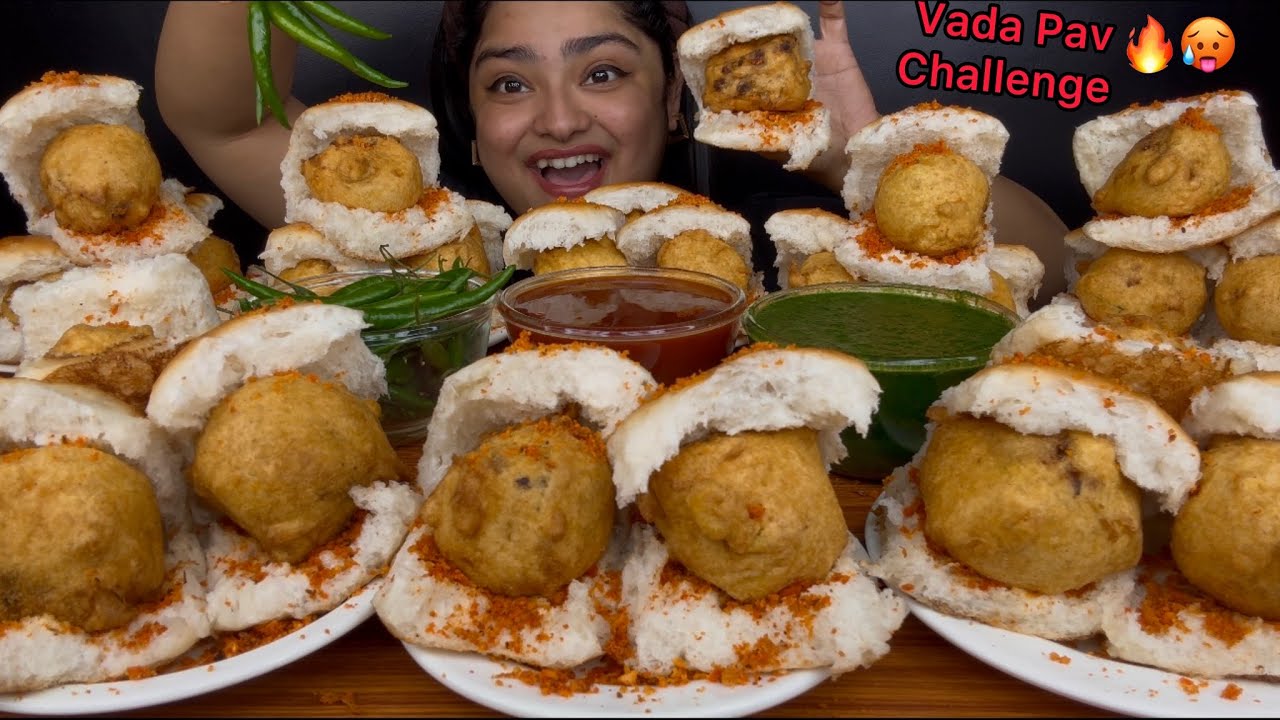 30 SPICY HOT VADA PAV EATING CHALLENGE | VADA PAV EATING CHALLENGE WITH CHILLIES | EATING CHALLENGE