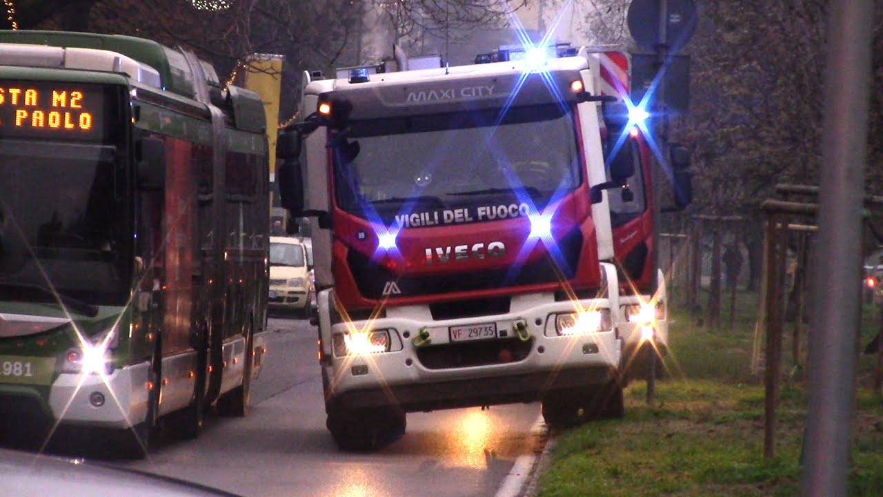 SOCCORSO A PERSONA ARRIVO APS+AS VVF SARDEGNA IN SIRENA NEL TRAFFICO + CROCE VERDE BAGGIO (Milano)