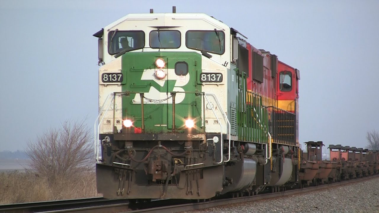 BNSF 8137 East ('Tri-Clops