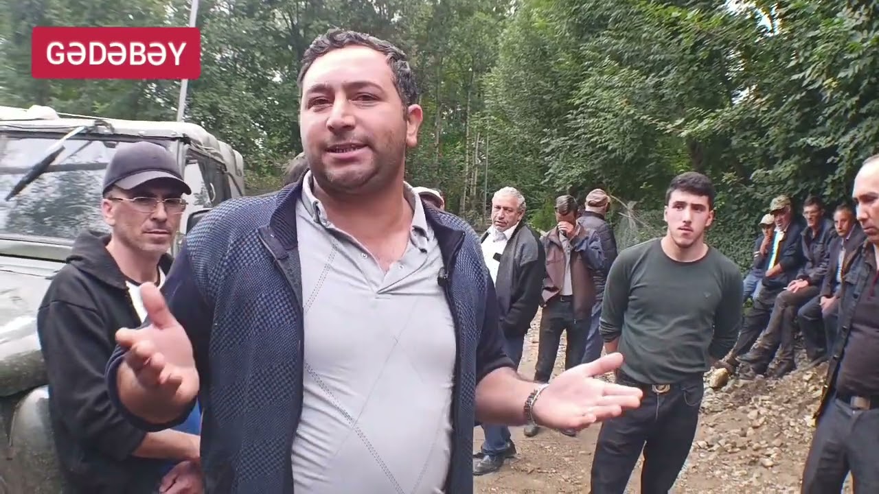Gədəbəyin Əyrivəng kənd əhalisi etiraz edir.