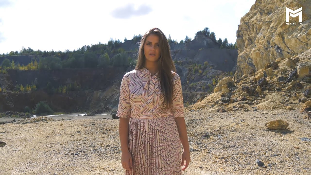 Naomi Sturza - Cine ești?