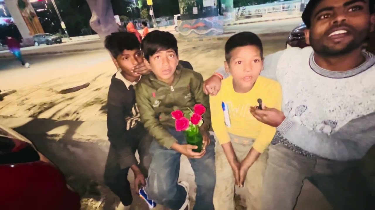 Noida mein Aise bhi Bache Rehte hain😭🙏