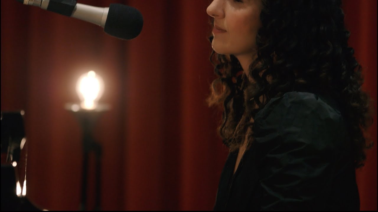 LAILA BIALI - A Case of You (Joni Mitchell cover) - Live off the Floor