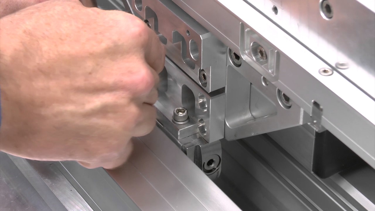 LC200取り付け治具 -  ハイデンハインリニアエンコーダ