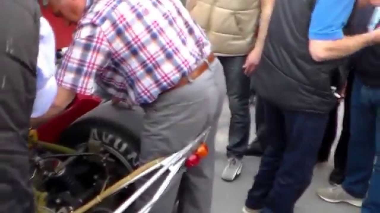Si accende l'Alfa 33 di Ninni Vaccarella