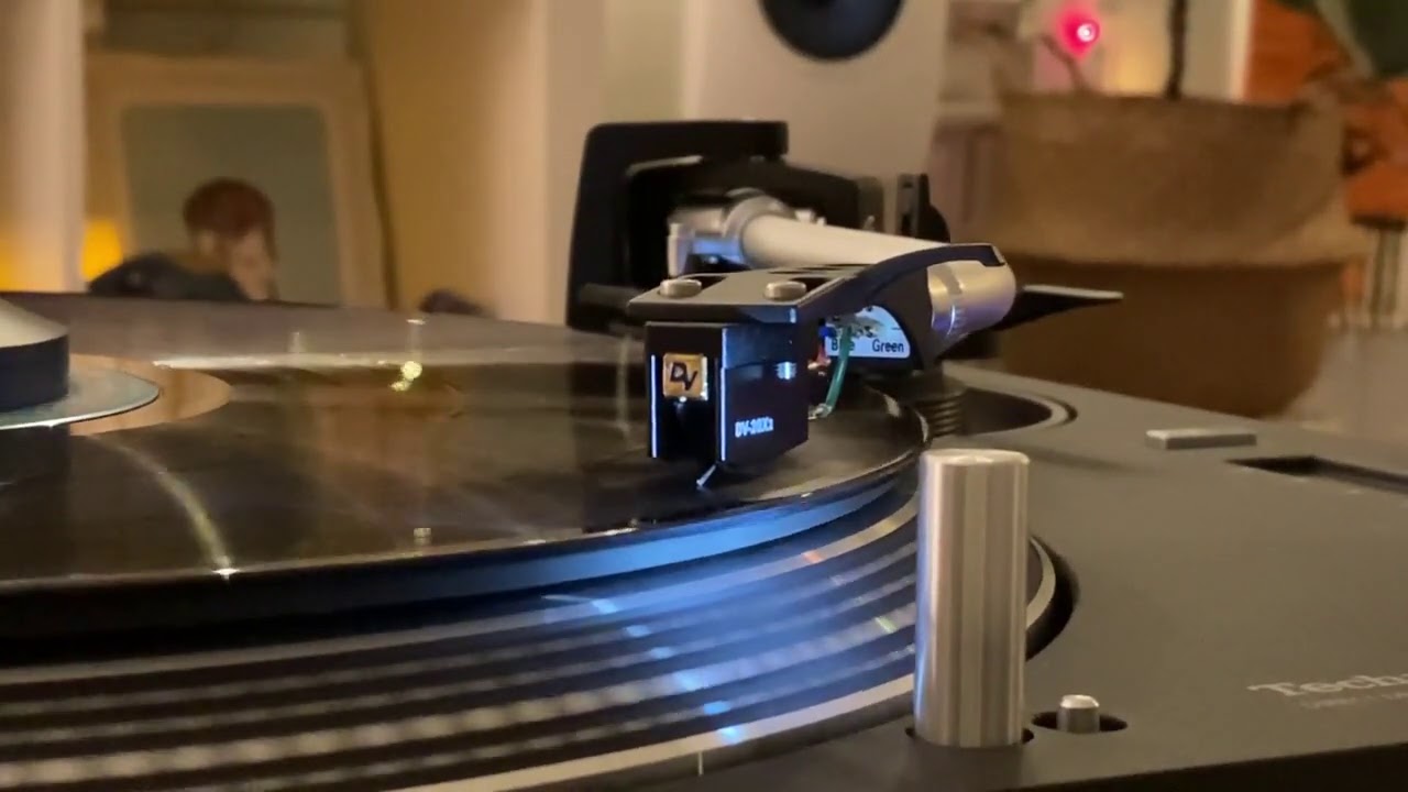 Part 1 of 2: Technics SL-1210GR and Dynavector 20X2H Play Bob James and Earl Klugh