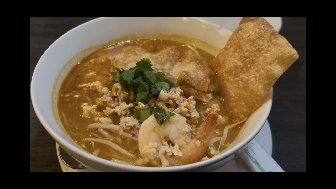 Tom Yum Noodle, Tamarind Phad Thai, Singha Beer, Guai Chai Dumpling at 5 SISTERS THAI