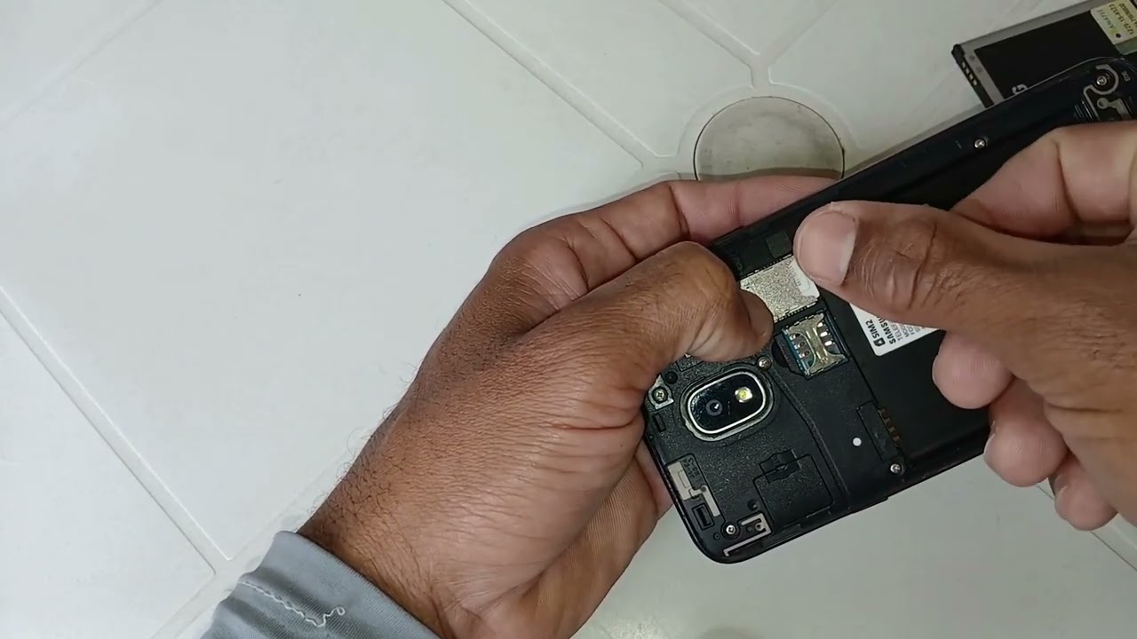 Como Colocar CHIP e Cartão de memória, CELULAR SAMSUNG J4 PRIME, J4 CORE