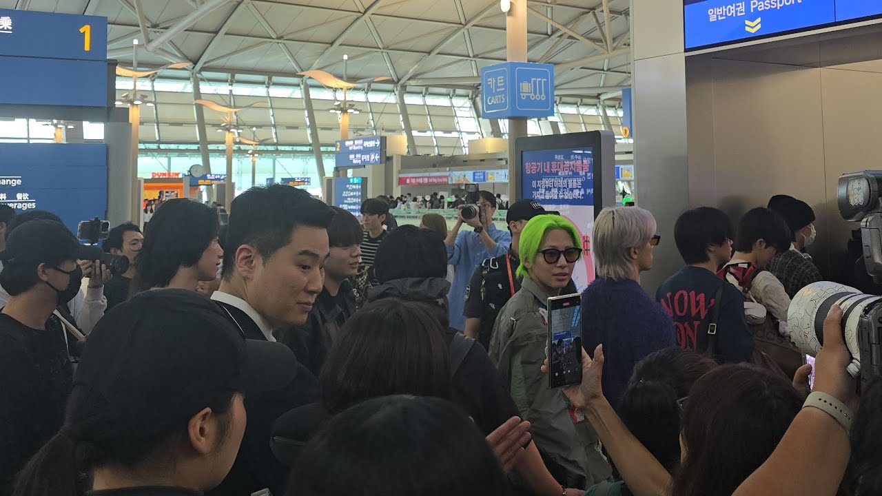 Jo1 ジェイオーワン in line at Incheon Airport 9-26-2024