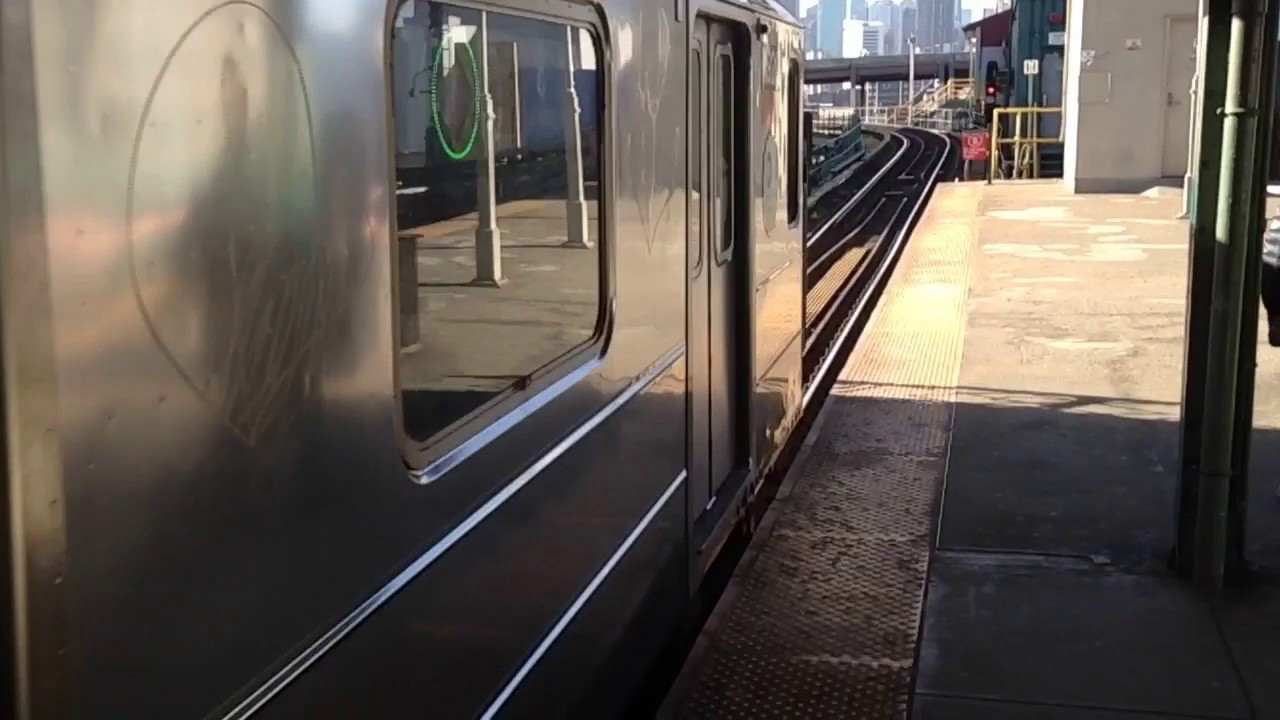 (60fps) R62 7 Train departing Queensboro plaza